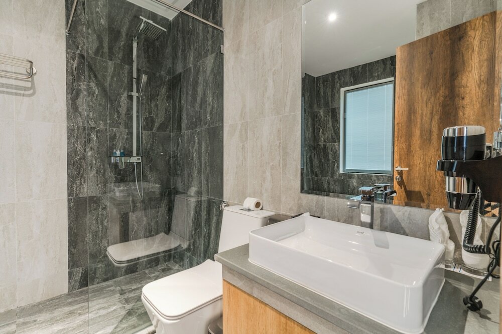 Фото Sea Breeze Hotel & Villa