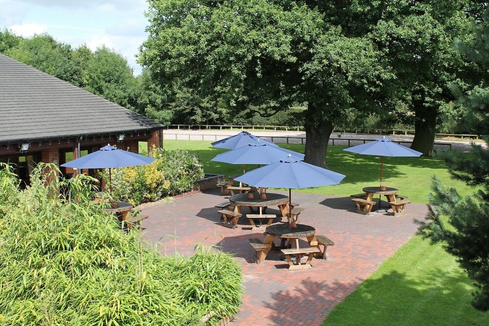 Фото Oak Farm Hotel