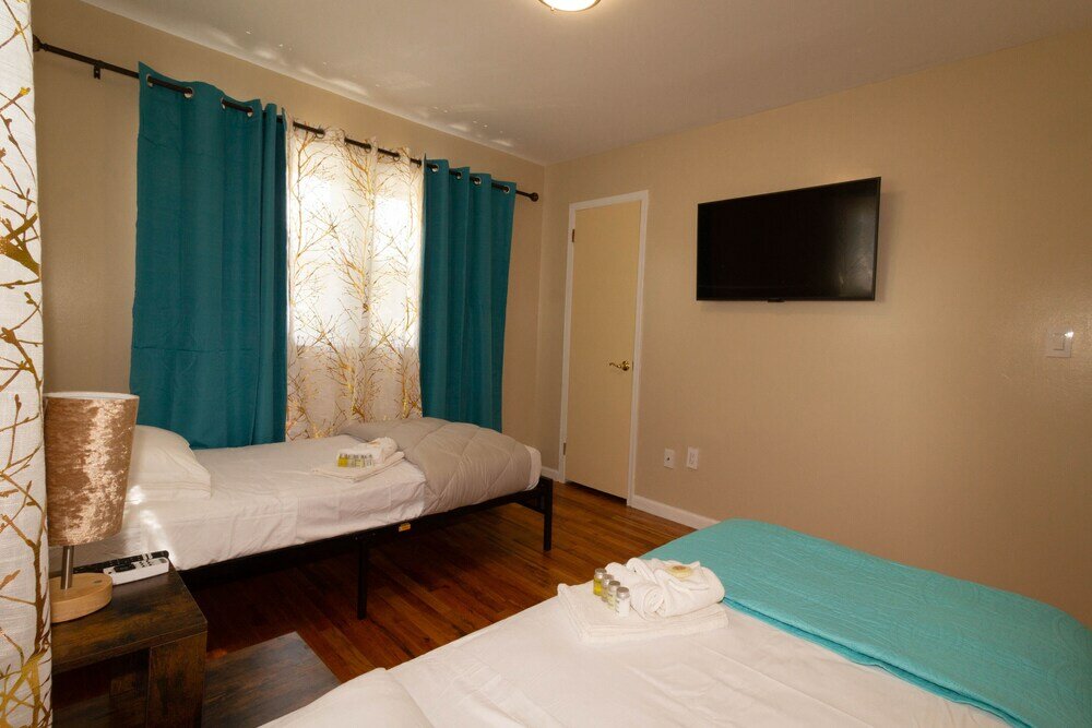 Фото Cheerful & Beautiful 3-Bedroom Ranch