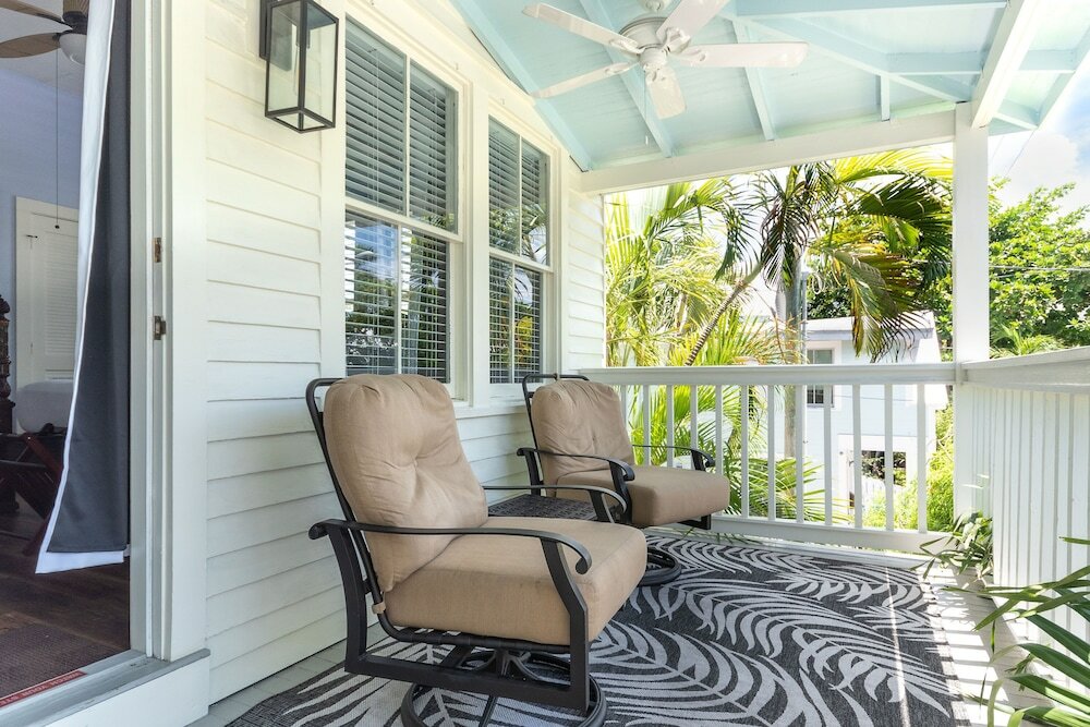 Фото The Porch on Frances Inn