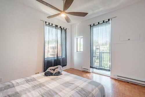 Гостиница Beautiful 6br Apt Near Olympic Stadium в Монреале