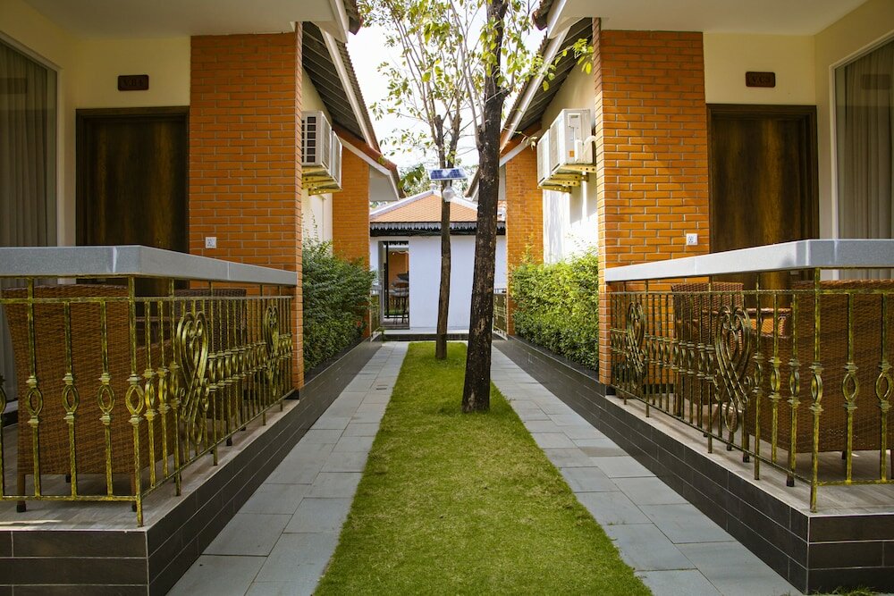 Фото Sea Breeze Hotel & Villa