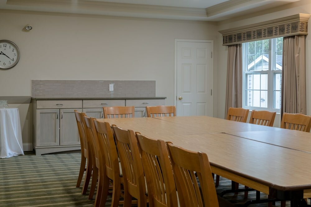 Фото Amsterdam Inn & Suites Sussex