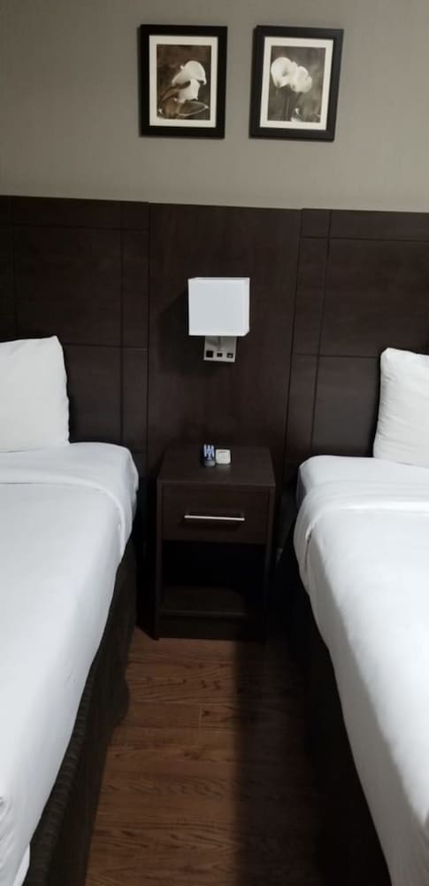 Фото Nu Hotel Toronto