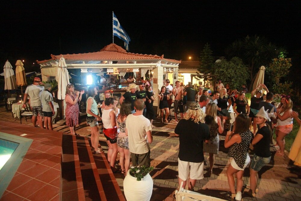 Фото Nikos Apartments