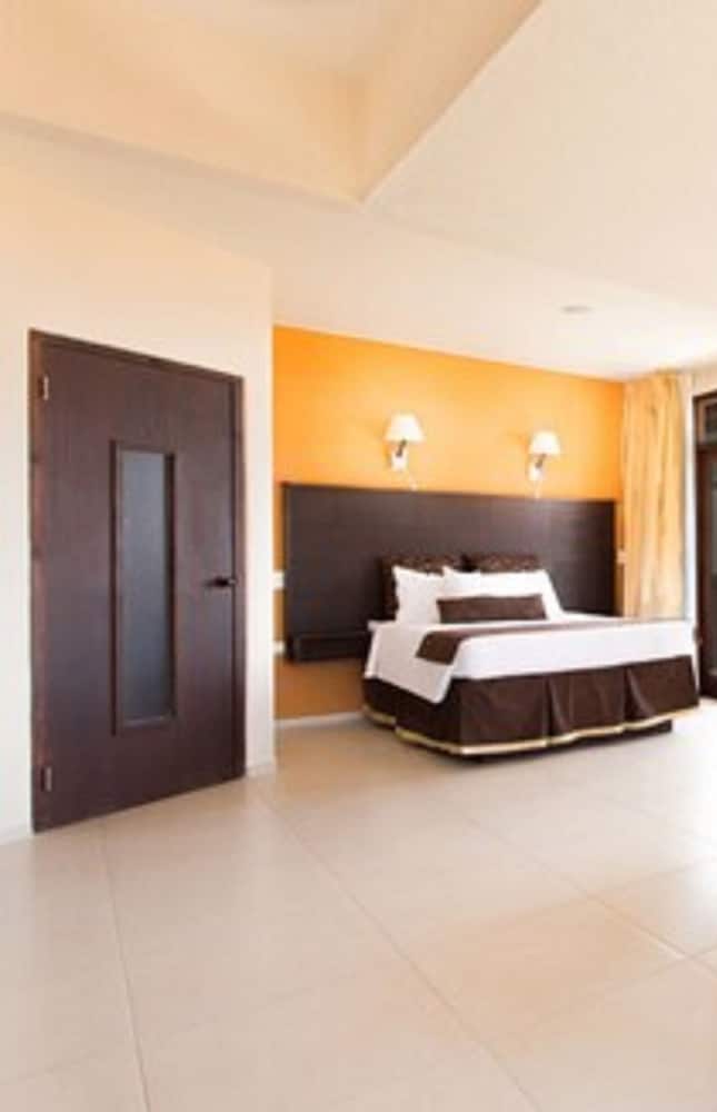 Фото Punta West Bed & Breakfast