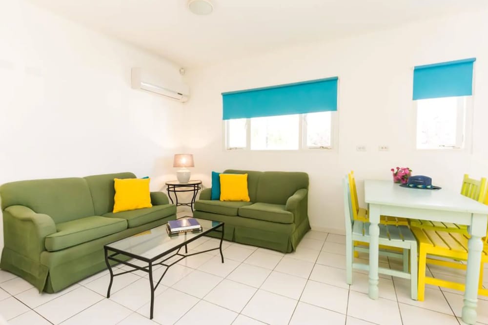 Фото Pauline's Apartments Aruba