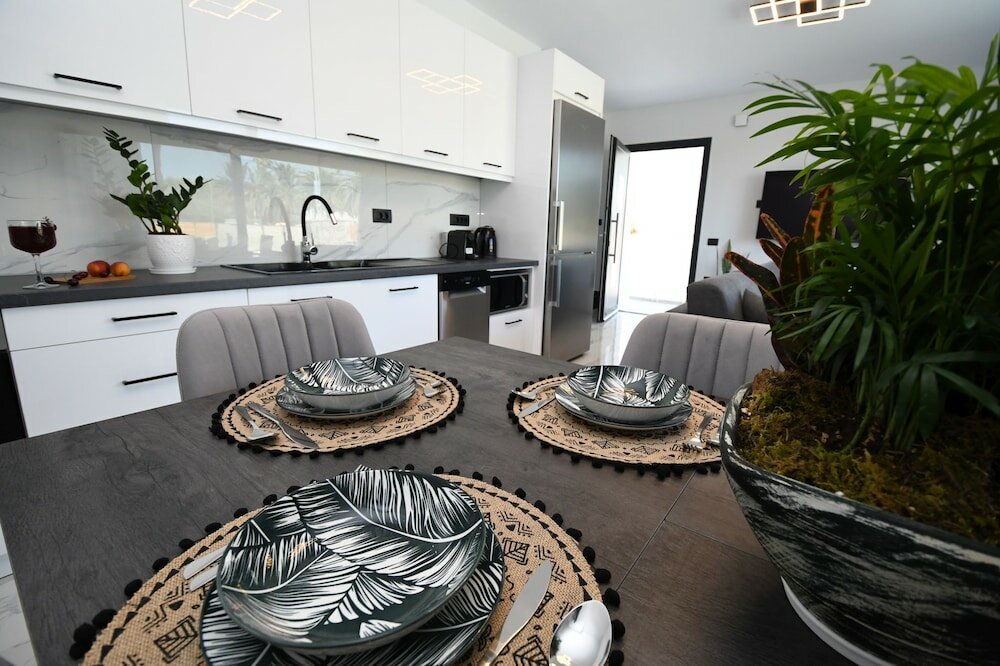 Фото Sun White Villa