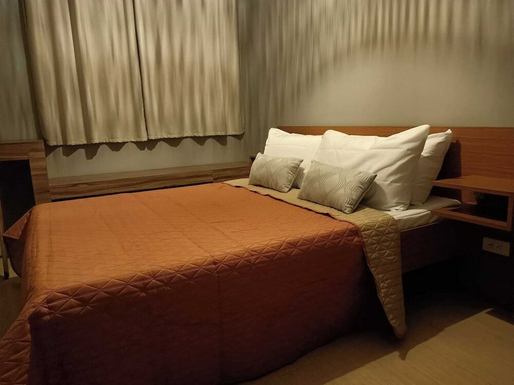 Фото Roxas Blvd Ermita Studio Us Embassy Mla