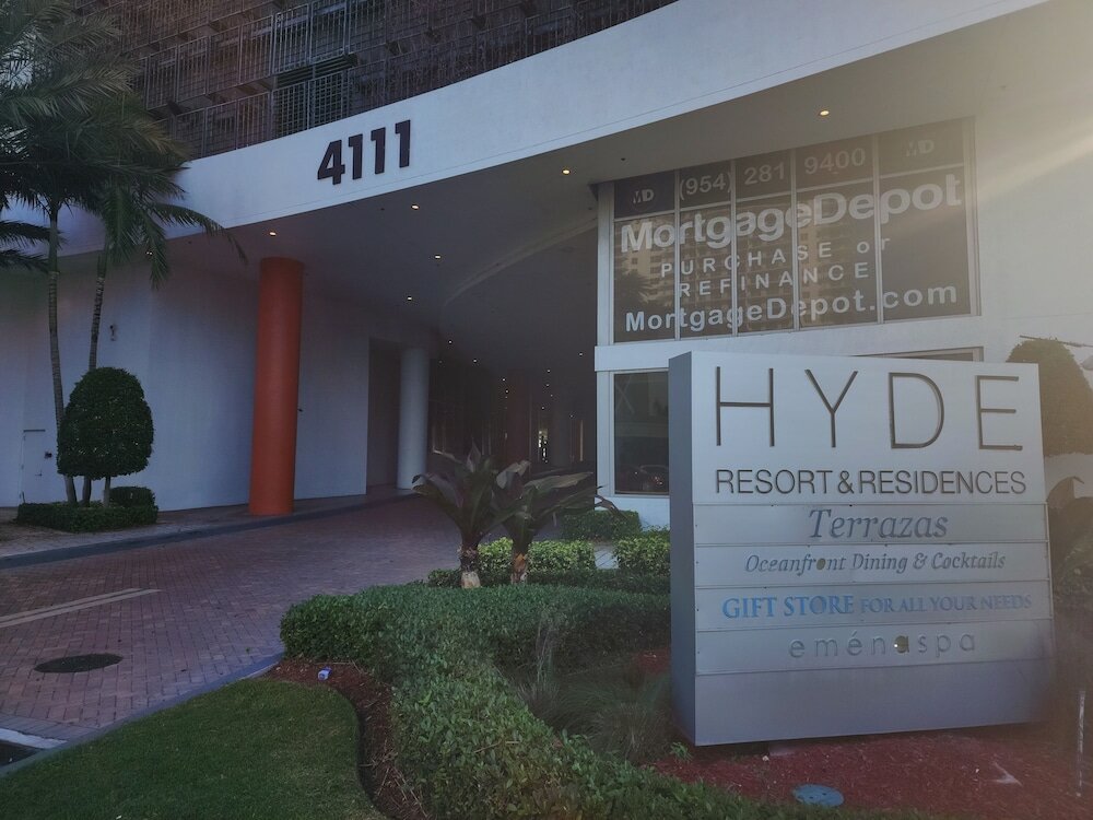 Фото Beachfront Condos at HR by Cielo Stays