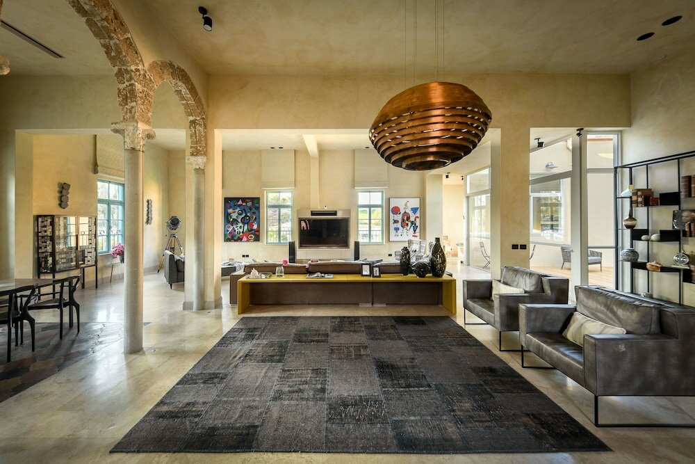 Фото Classical Spacious 3br apartment