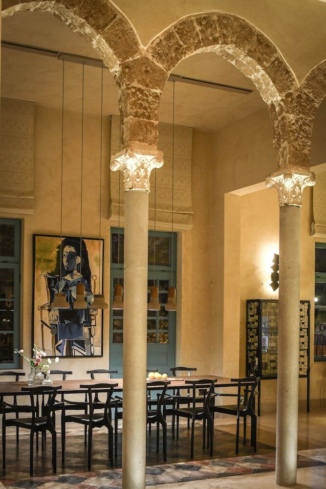 Фото Classical Spacious 3br apartment