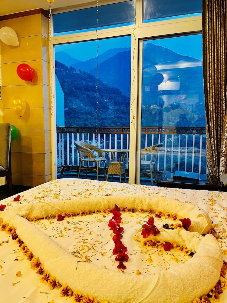 Фото Hotel The Crown