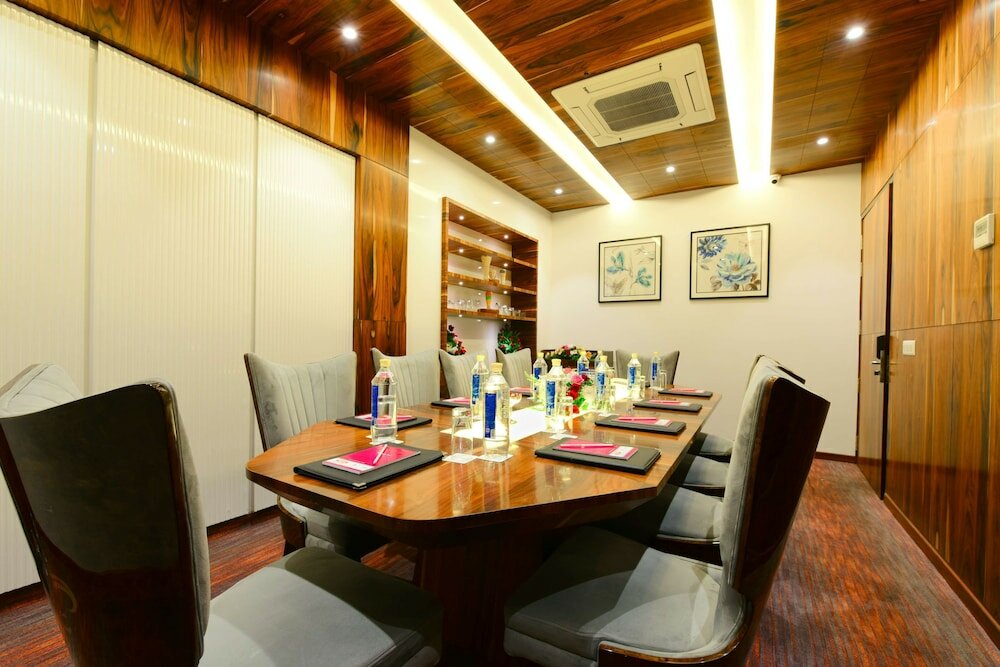 Фото Surestay Hotel by Best Western Model Town Amritsar