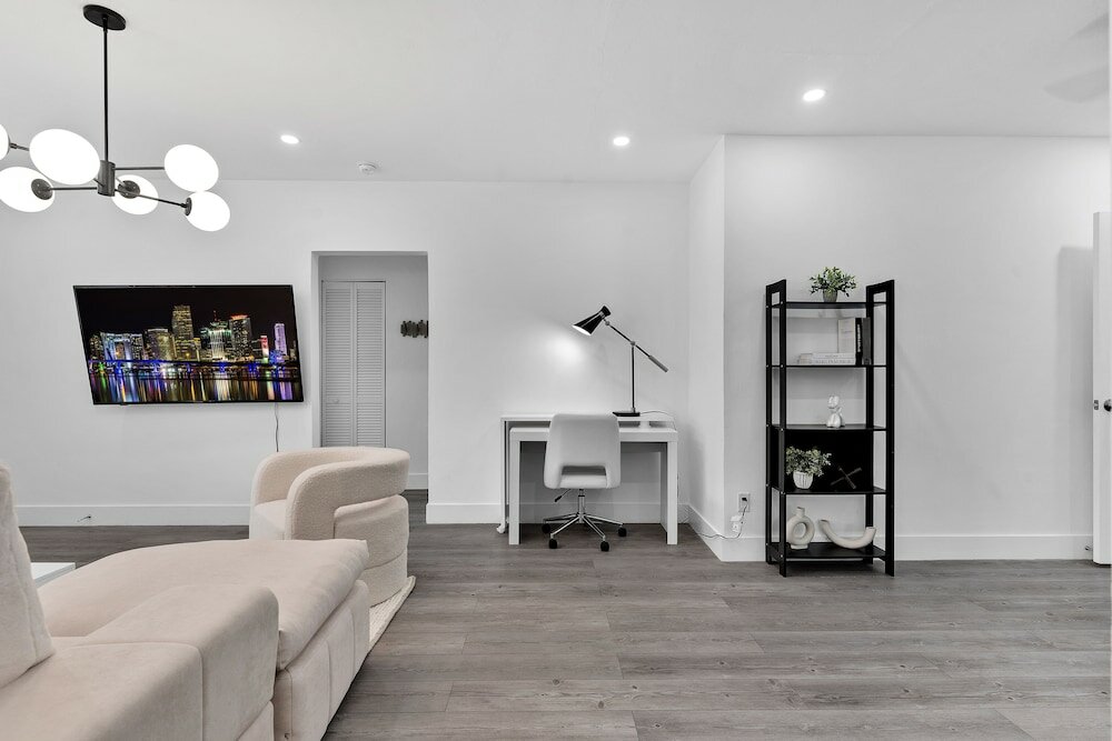 Фото Superior Design District 3bd Home