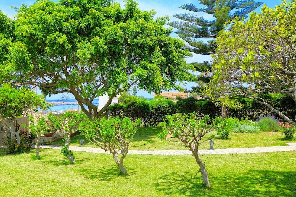 Фото Villa Karteros with private pool