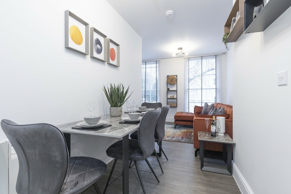 Фото Elliot Oliver - Luxury 2 Bedroom Regency Apartment With Parking & Ev Charger