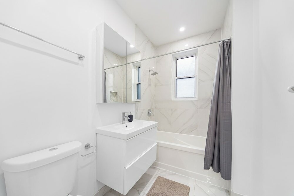 Фото Spacious Renovated Apartment Sleeps 12