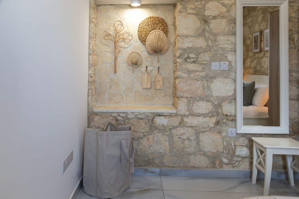 Фото Phaedrus Living Luxury Stone House Armou