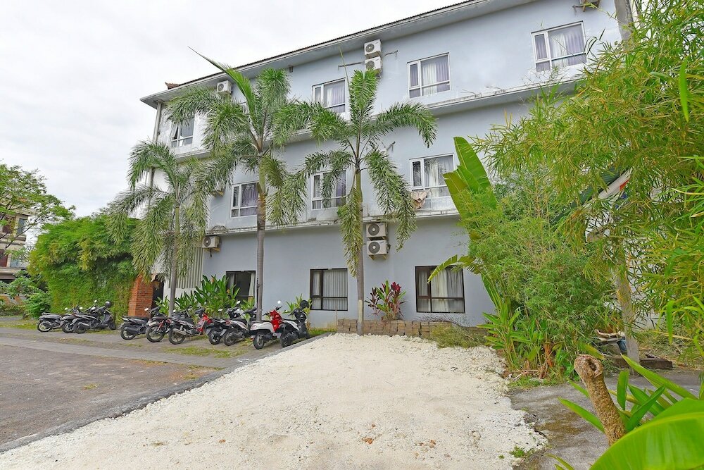 Фото Capital O 91405 Hotel Lavarta