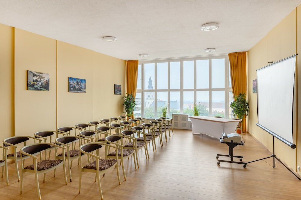 Фото Aranyhomok Business-City-Wellness Hotel