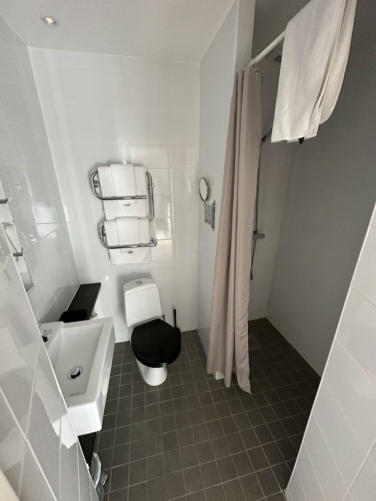 Фото Hallfreda Hotel