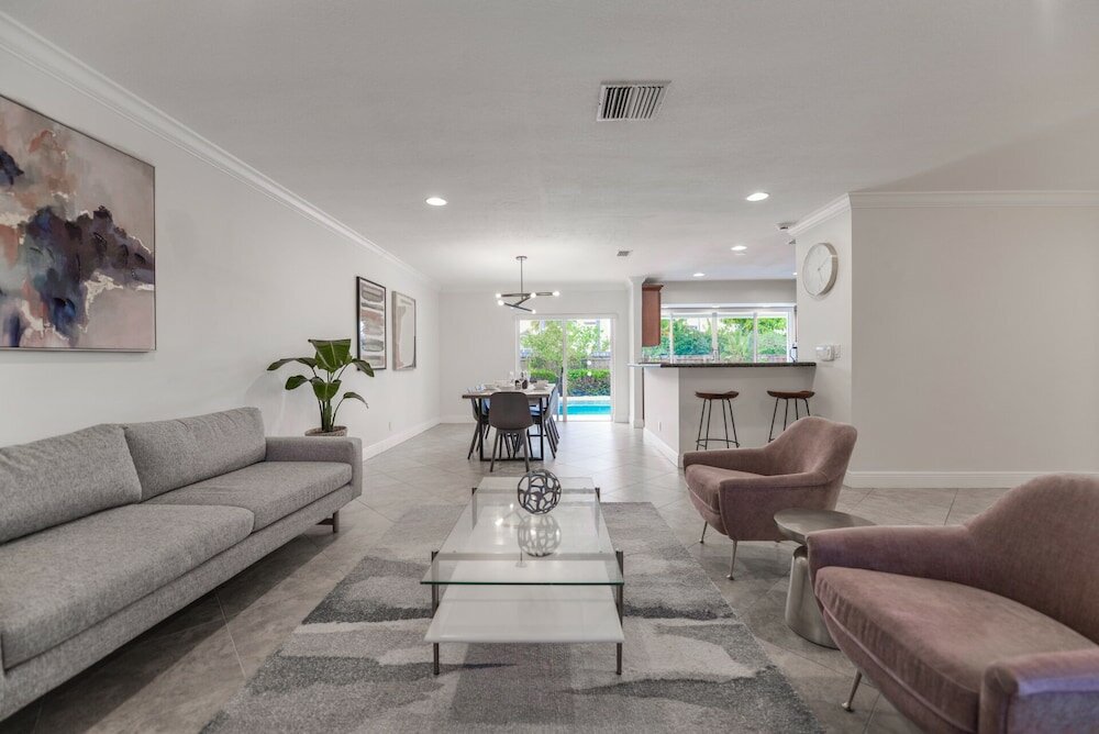 Фото Luxurious 3br Pool House. Lovely Place