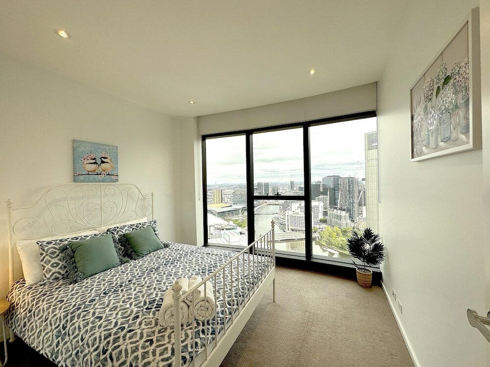 Фото Crown Front