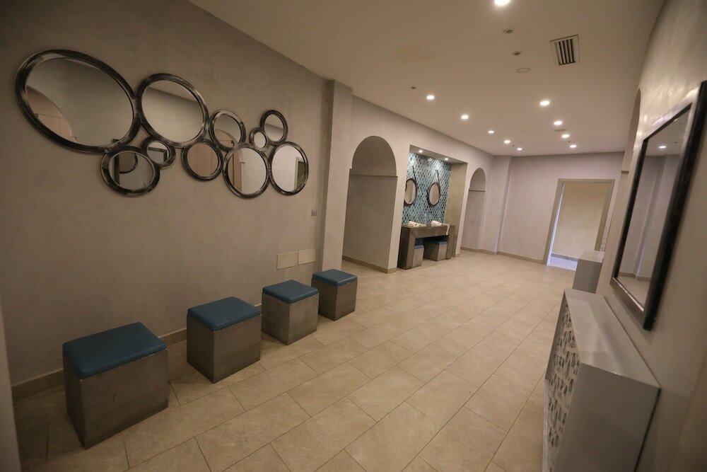 Фото Suites hotel les charmilles & SPA