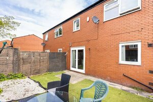 Mordenised 2 Bedroom House Close to City Centre (England, Leeds), hotel