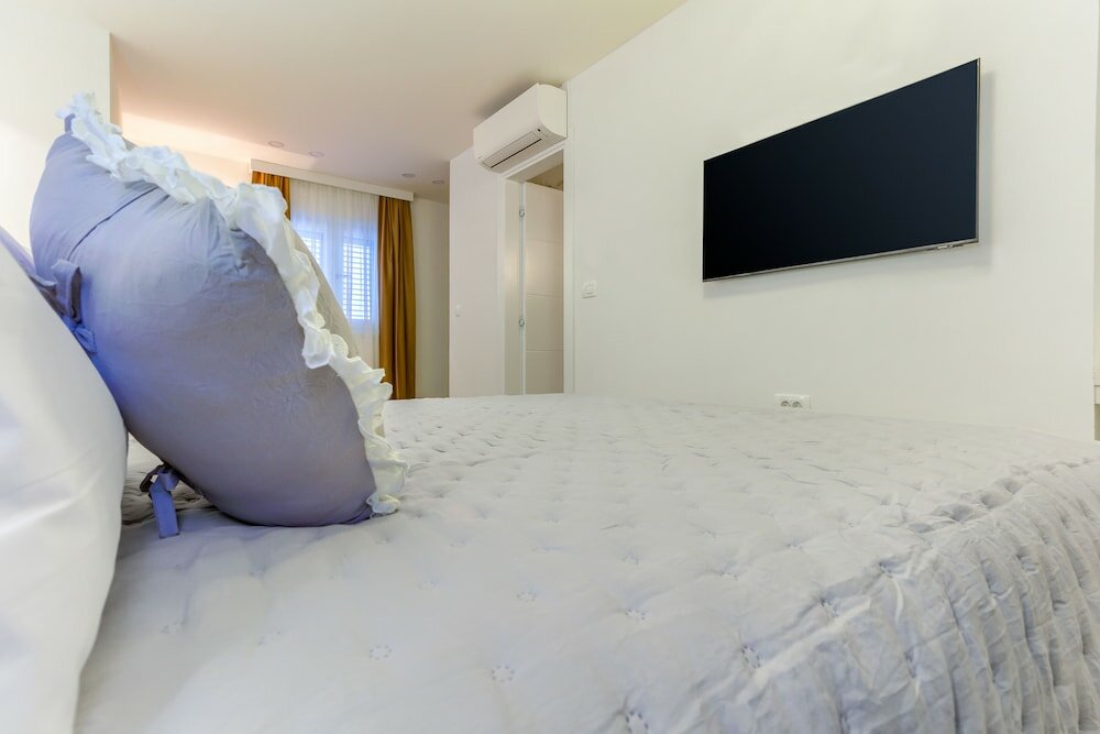 Фото Irini Luxury Rooms