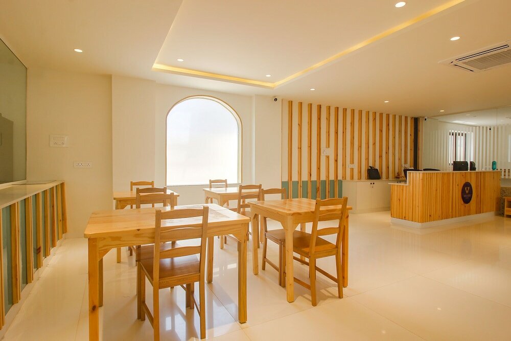 Фото Fabhotel Western Suites