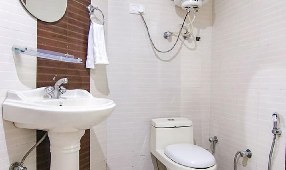 Фото Fabhotel Rosewood Inn I