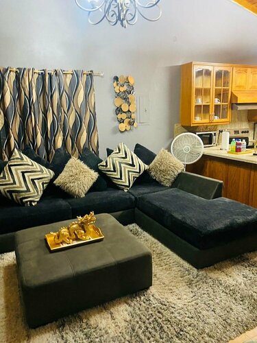 Гостиница Blissett Apts your home away from home в Кингстоне