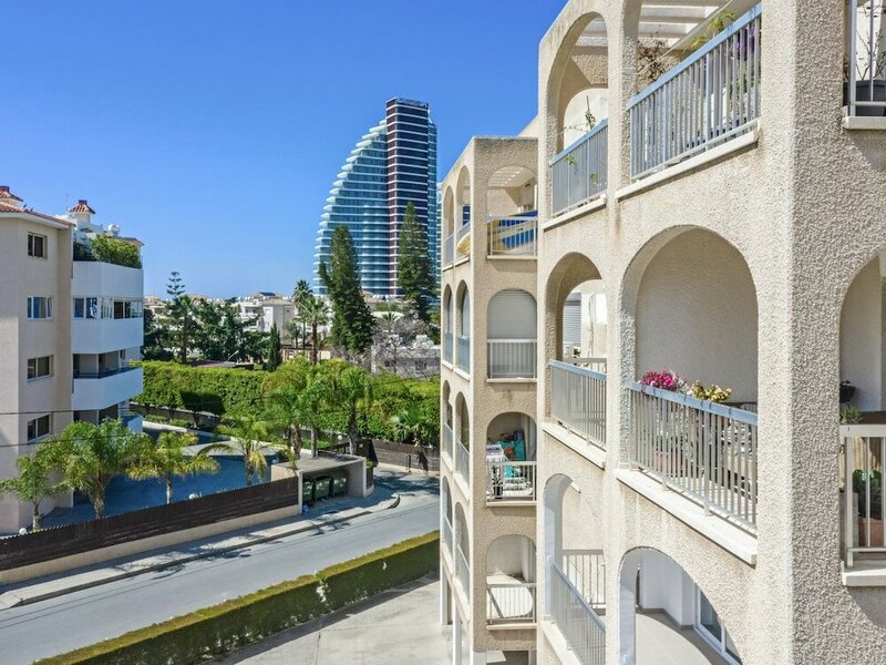 Гостиница Sanders Sun City - 3-bdr Apt With Shared Pool в Лимассоле