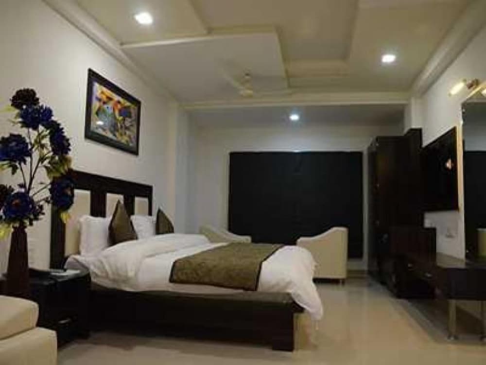 Фото The Sky Comfort-Hotel Jamnagar Residency