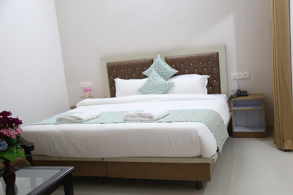 Фото Hotel Yog Tapovan