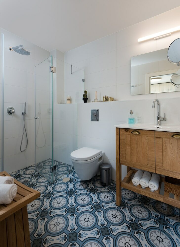 Фото Contemporary & Texture-Rich Hideaway