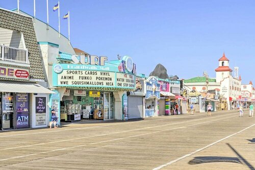 Гостиница Sunny Ocean City Retreat ~ Qtr-mi to Beach!
