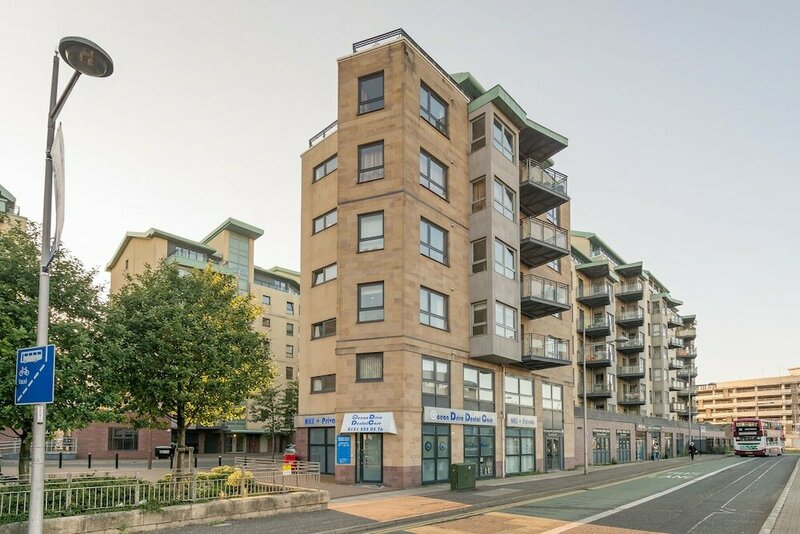 Гостиница 403 Portland Gardens Penthouse Apartment в Эдинбурге