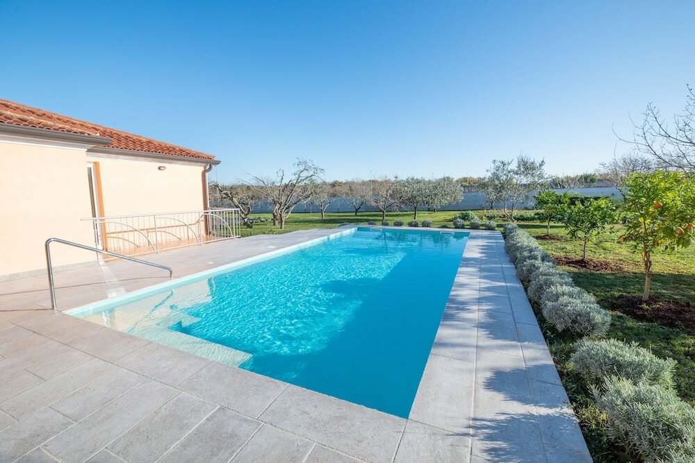 Фото Olive & Lavender villa with pool