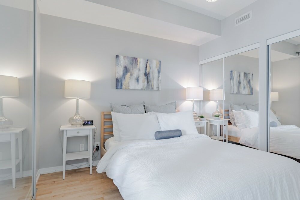 Фото Sterling Suites - Financial District