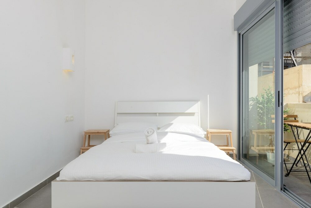 Фото Spacious Modern Apt 1 Step To Beach