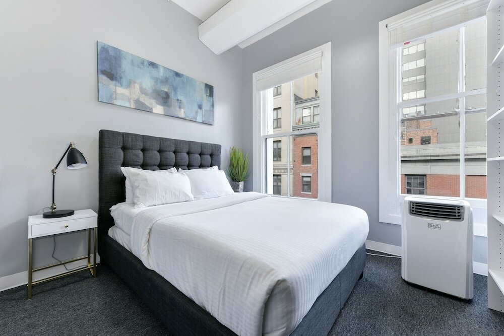 Фото Temple Place Suites