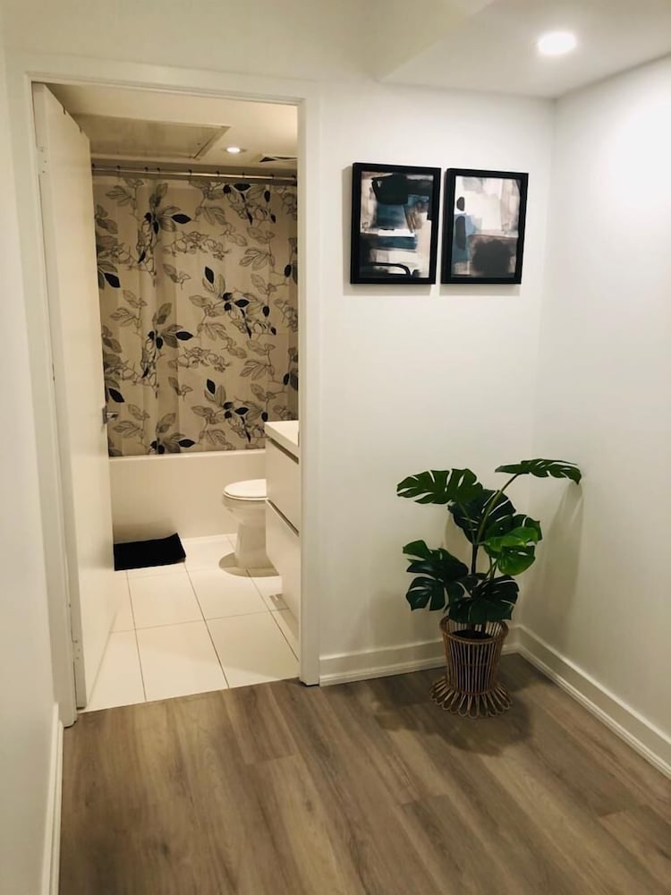 Фото Toronto Downtown Suites City View