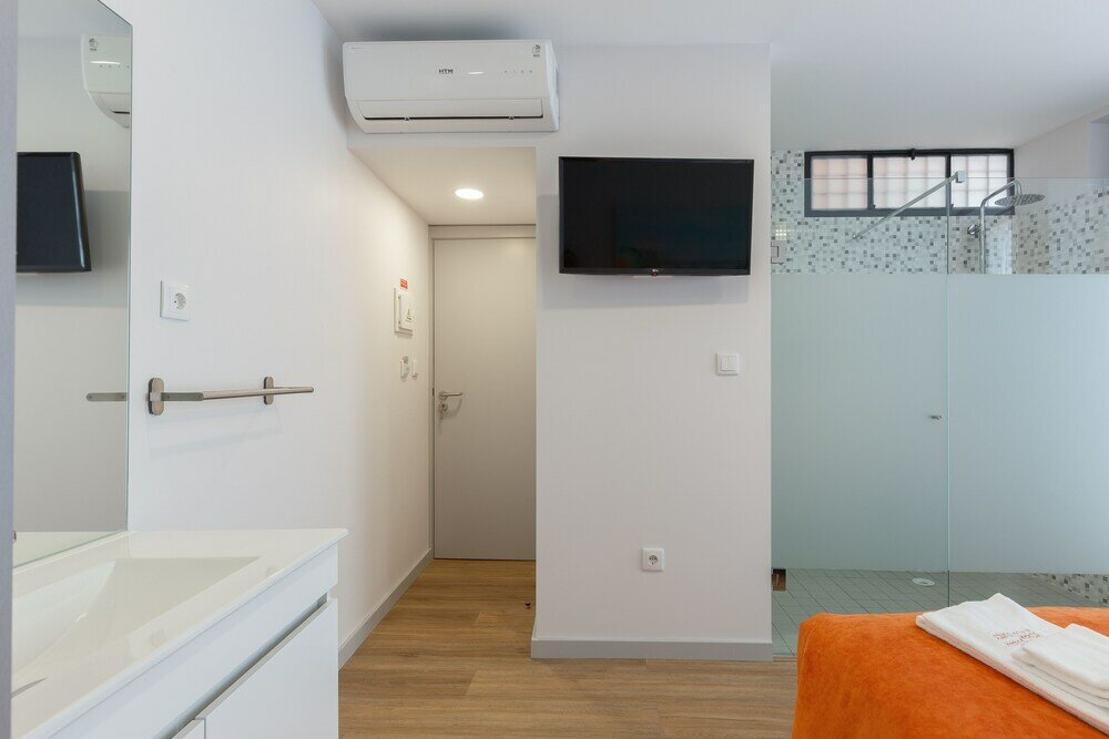 Фото Serra do Pilar Porto Suites