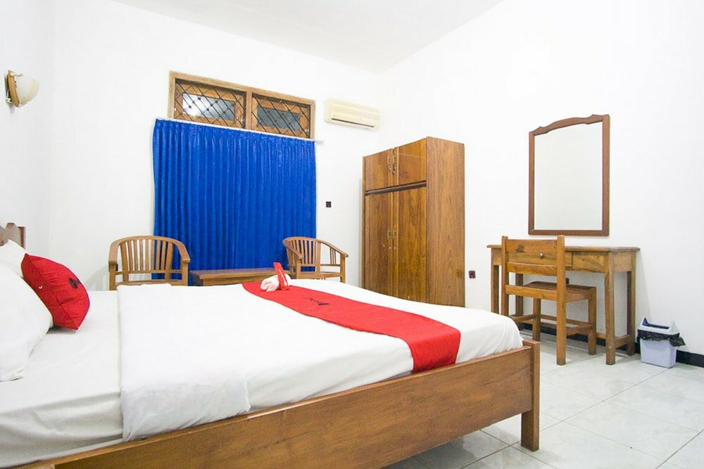 Фото RedDoorz Plus @ Jalan Raya Pasir Putih