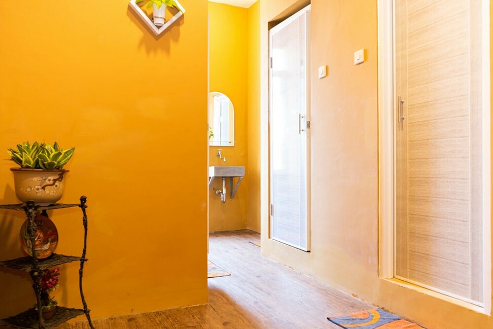 Фото RedDoorz Hostel @ Di Panjaitan Simpang Lima