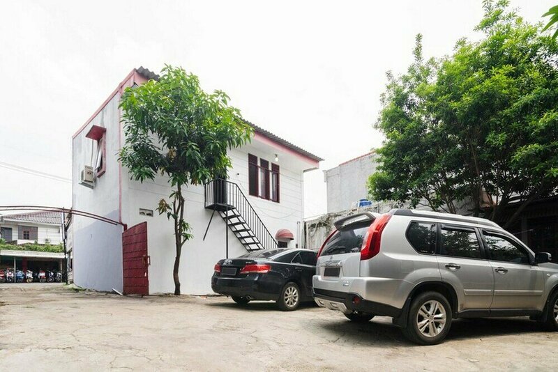 Гостиница RedDoorz near Universitas Pamulang