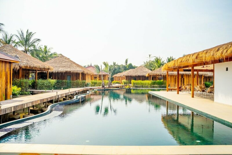 Гостиница Floating Khmer Village Resort в Сием-Реапе